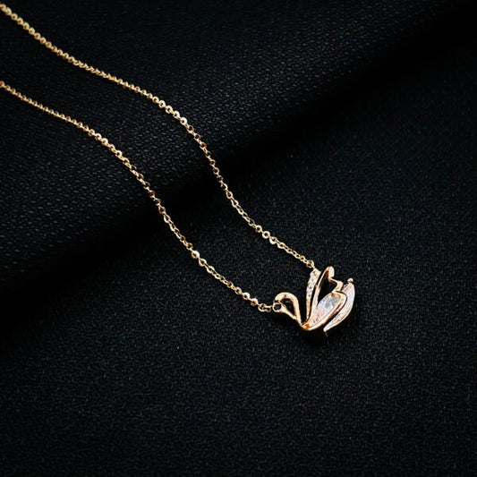 Delicate Silver Chains to Add a Feminine Touch