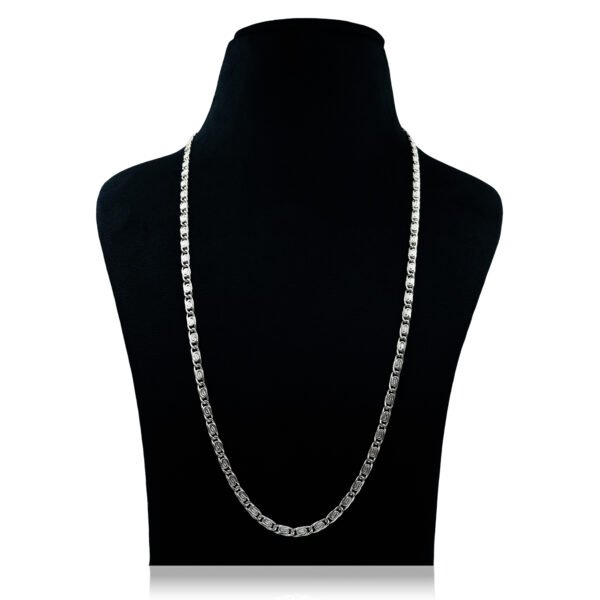 Sophisticated Silver Chains for the Trendy Man