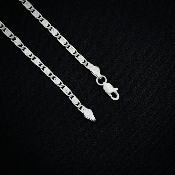 Sophisticated Silver Chains for the Trendy Man - Image 3