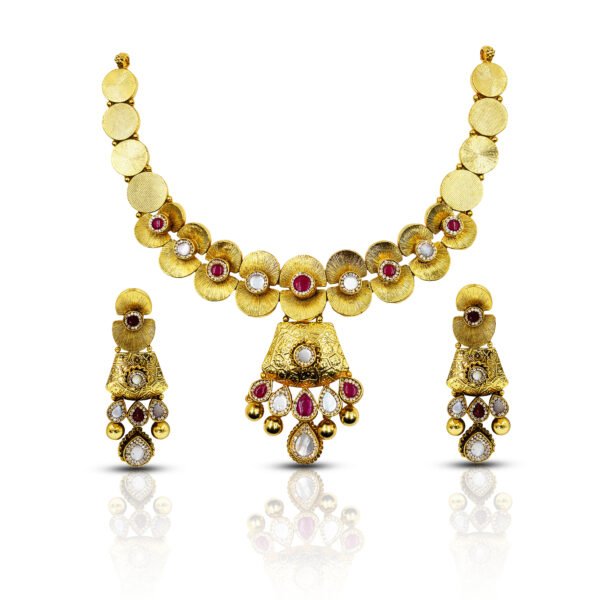 Gleaming Gold-Plated Necklace Set for a Dazzling Look For Women