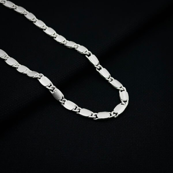 Minimalist Silver Chains for the Modern Gentleman - Image 2