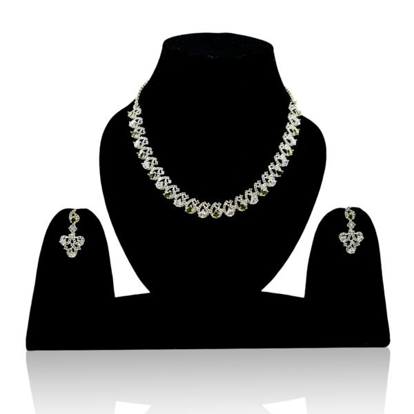 Glamorous Necklace Sets for a Chic Look