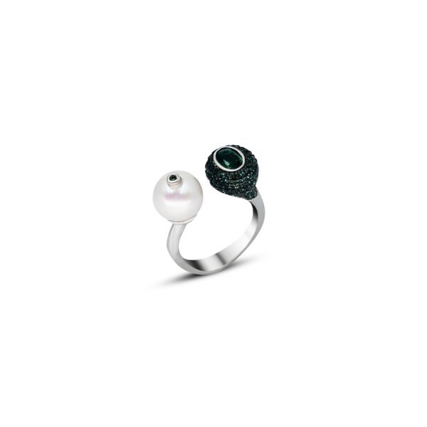 Bold Silver Ring for Women with Refined Taste